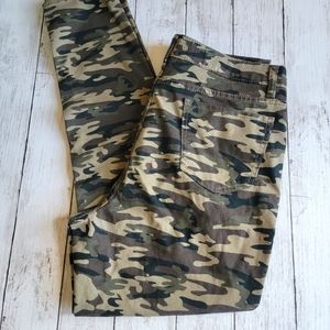 No Boundaries Camo Hi-Rise Skinny NWOT
